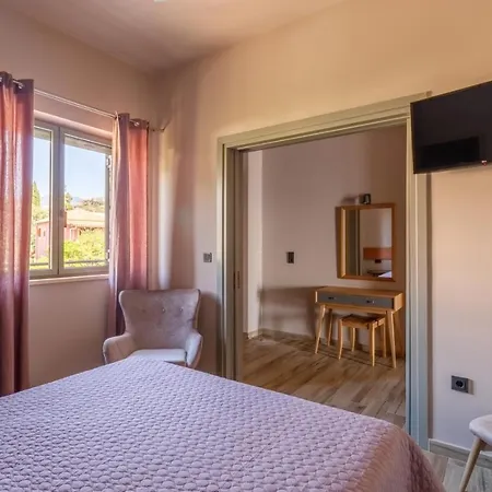 Sophia's House Hotel Lévktron