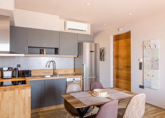 Sophia's House فندق Lévktron