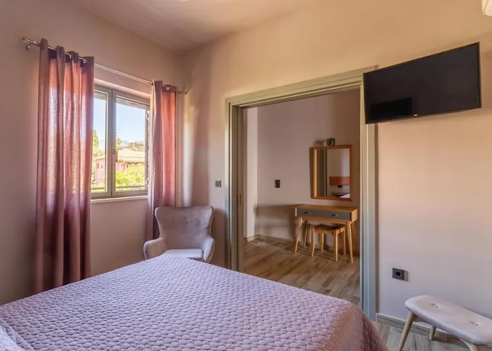 Sophia's House فندق Lévktron