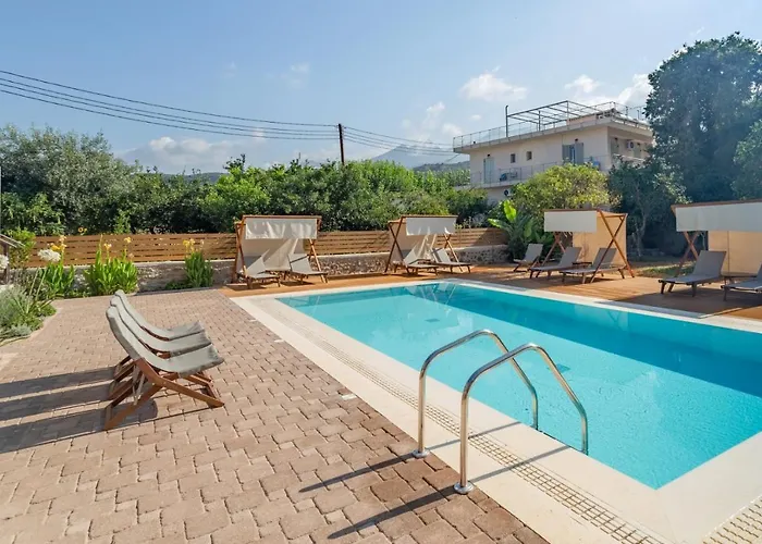 Sophia's House فندق Lévktron